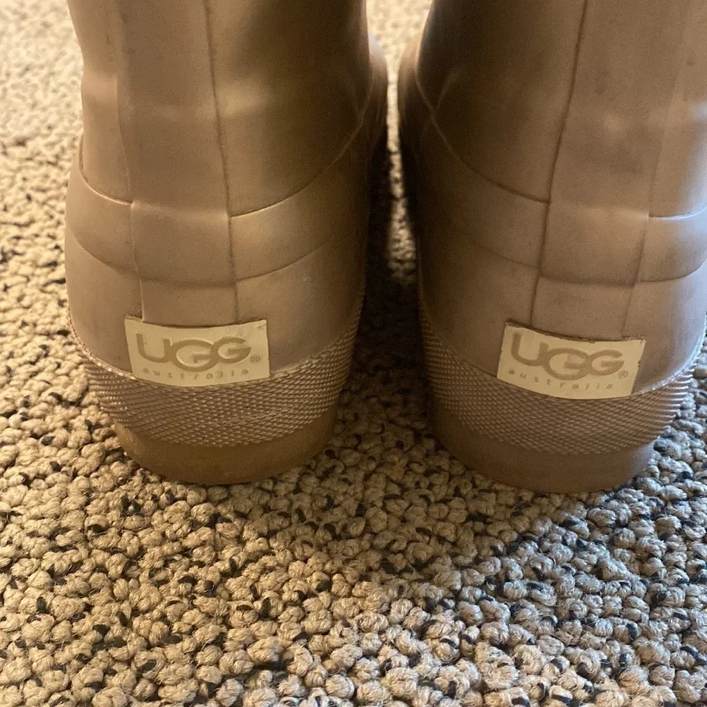 Ugg Shearling Rain Boot in Matte Gold Size 7 in EUC